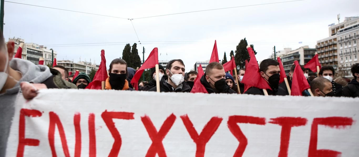 Πορεία ενάντια στα μέτρα για την πανδημία στο σύνταγμα (φώτο και βίντεο)